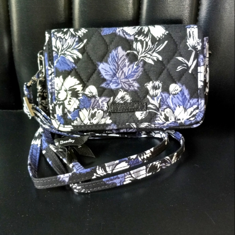 VERA BRADLEY 3 IN 1 CROSSBODY/ WRISTLET.      #28 WS